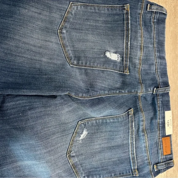 NWT Judy Blue Mid Rise Distressed Pull On Skinny Jeans - Picture 6 of 6